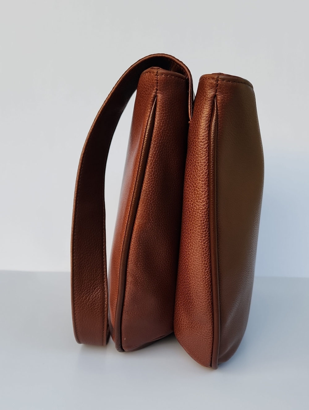 Vintage LONGCHAMP France All-Leather Triple Compartment Hobo Shoulder Bag - Tan - Picture 3 of 16